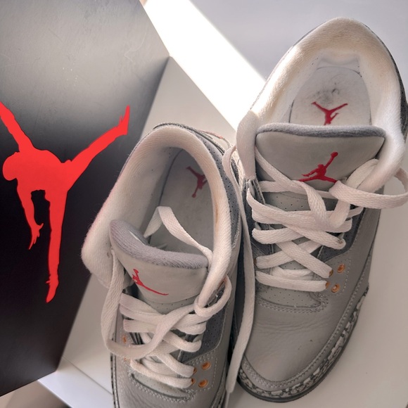 Air Jordan Retro 3’s Wolf Grey, Size 6.5 Youth and Women’s size 8 - Picture 3 of 8
